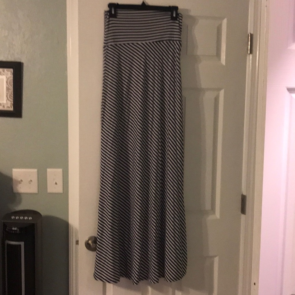 Stripe black and white maxi size medium